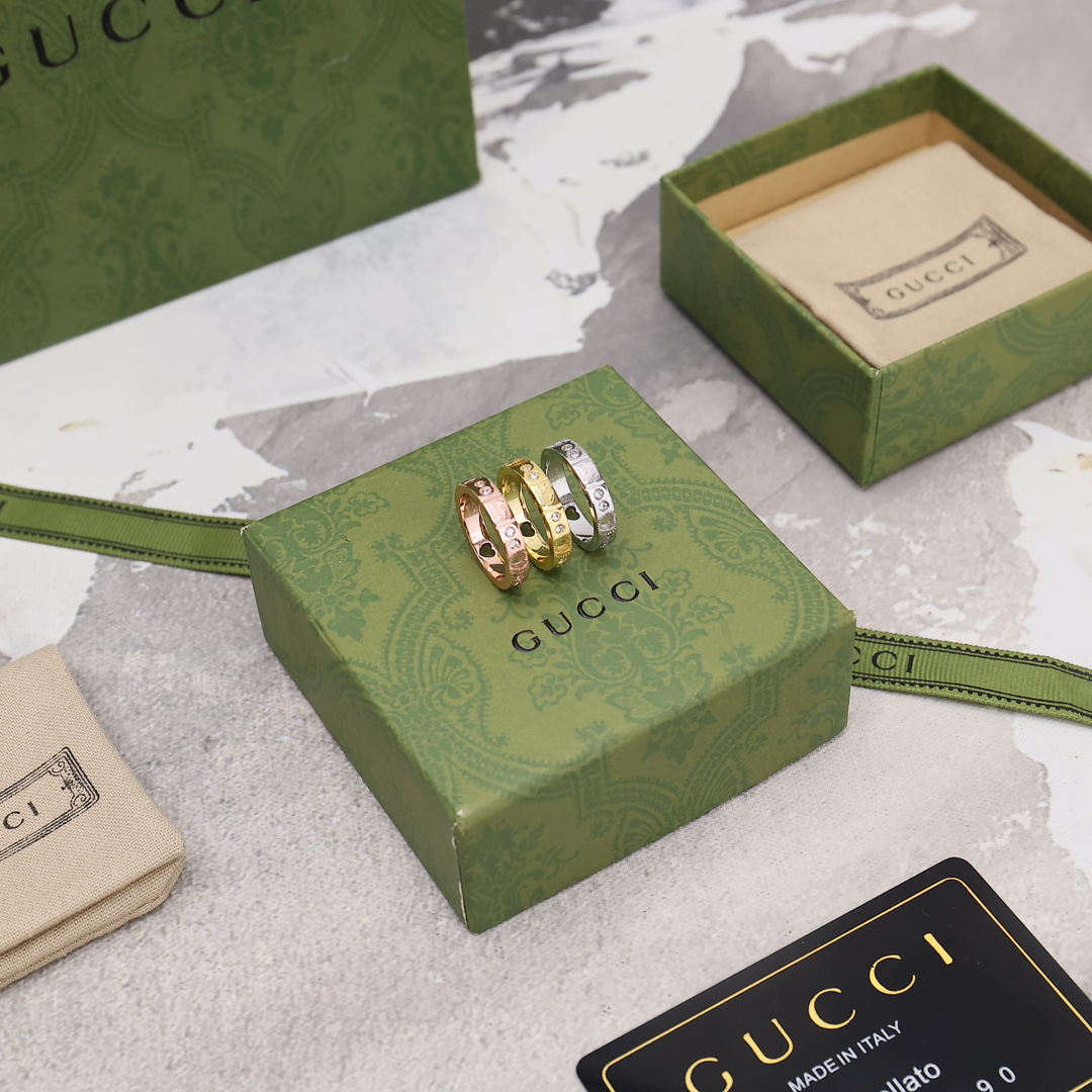 GUCCI diamond heart ring