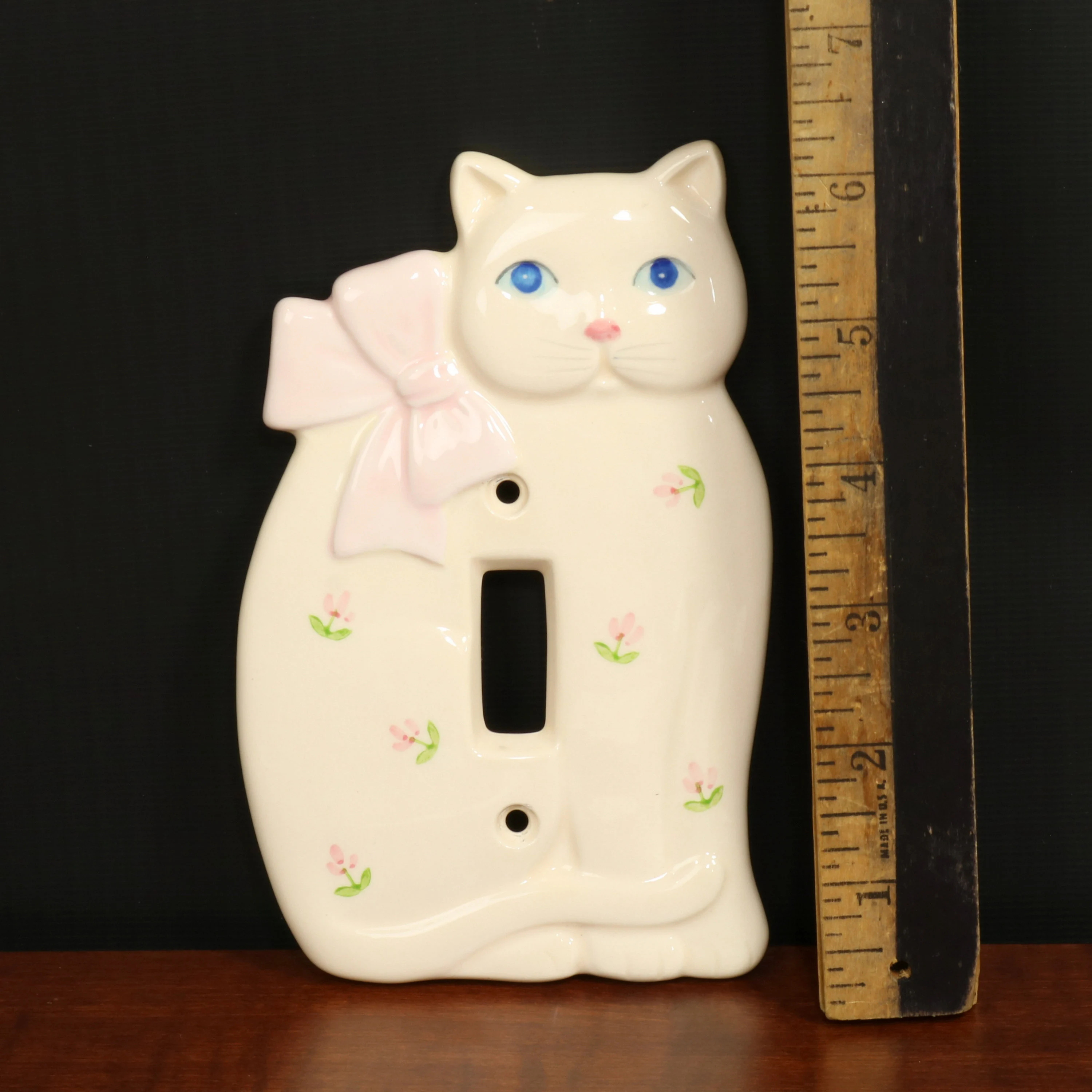 💗🎁 Mother's Day Gift - Vintage Ceramic Cat Light Switch Cover – 1980s Pastel Home Decor
