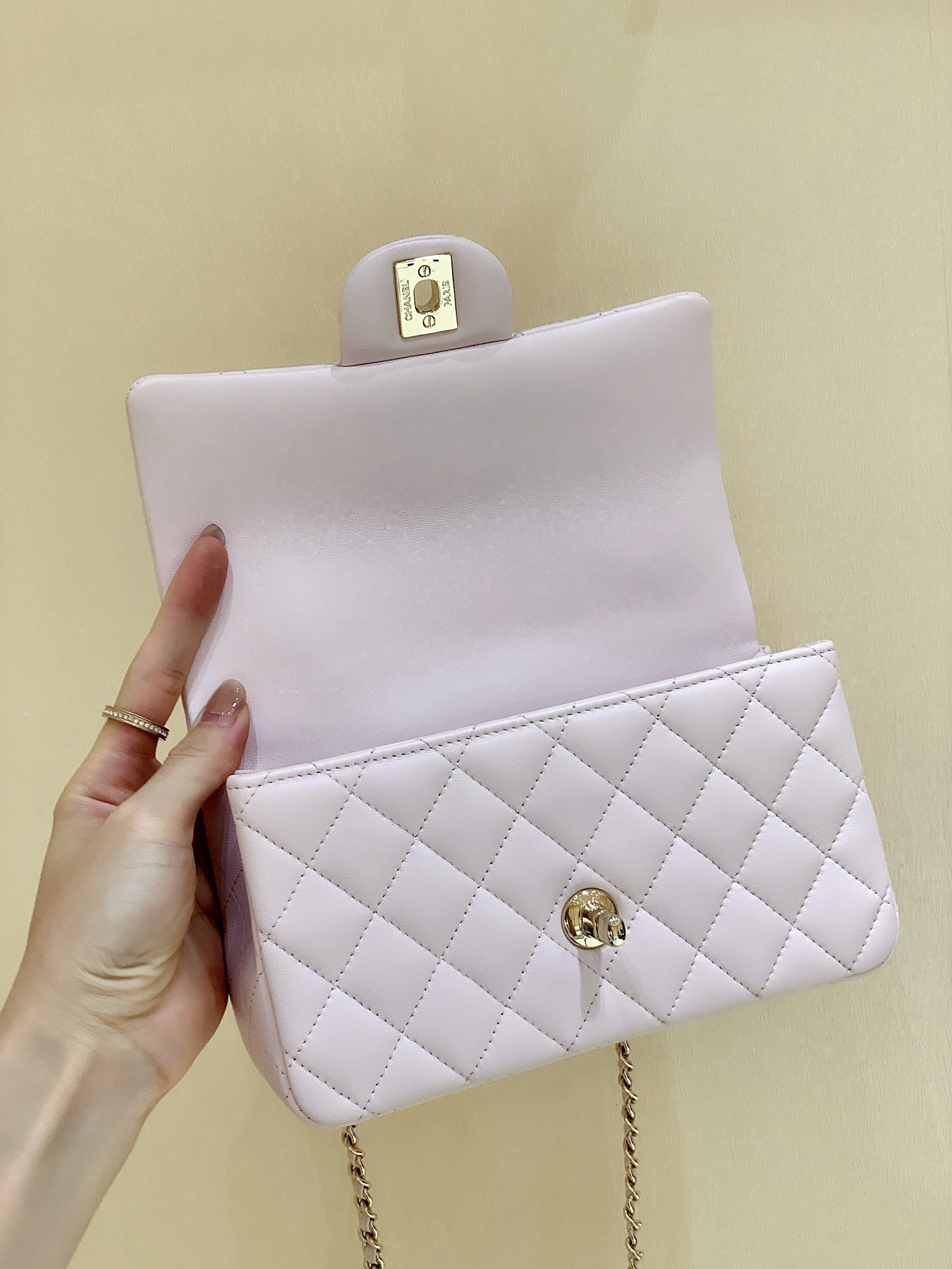 Chanel 22b autumn and winter new preview series cf mini handle AS2431