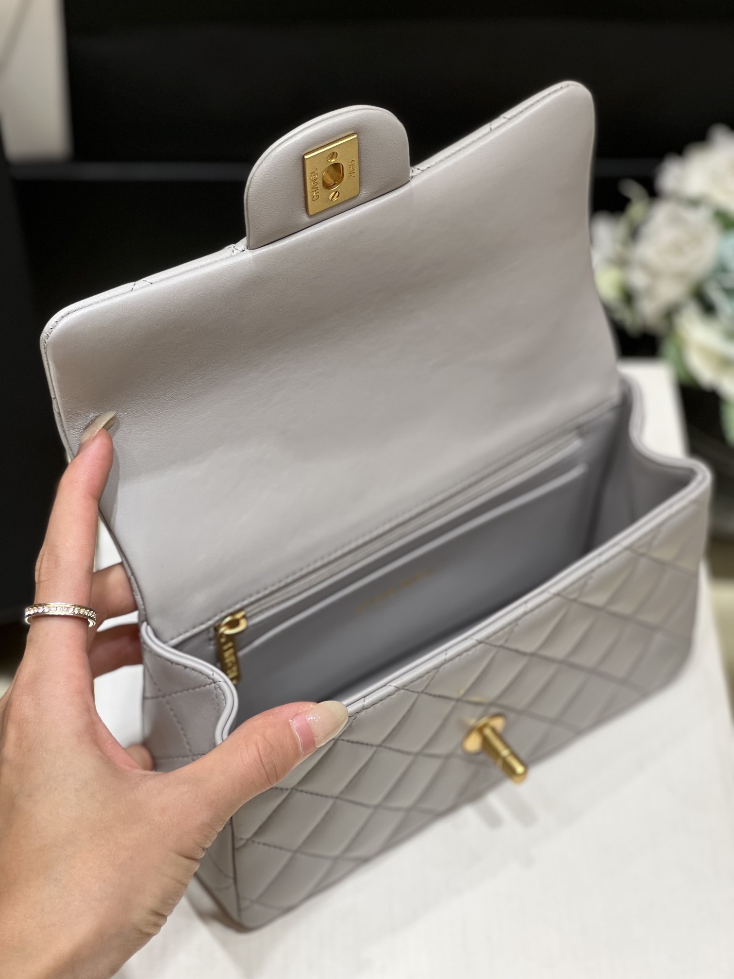 Chanel 22b autumn and winter new preview series cf mini handle AS2431