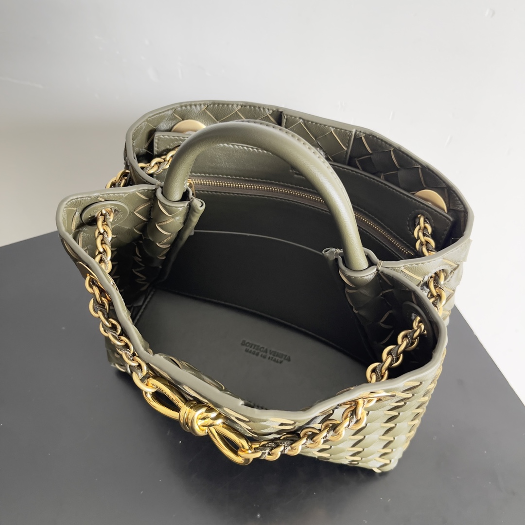 Bottega Veneta ANDIAMO Small Chain Bag 786008