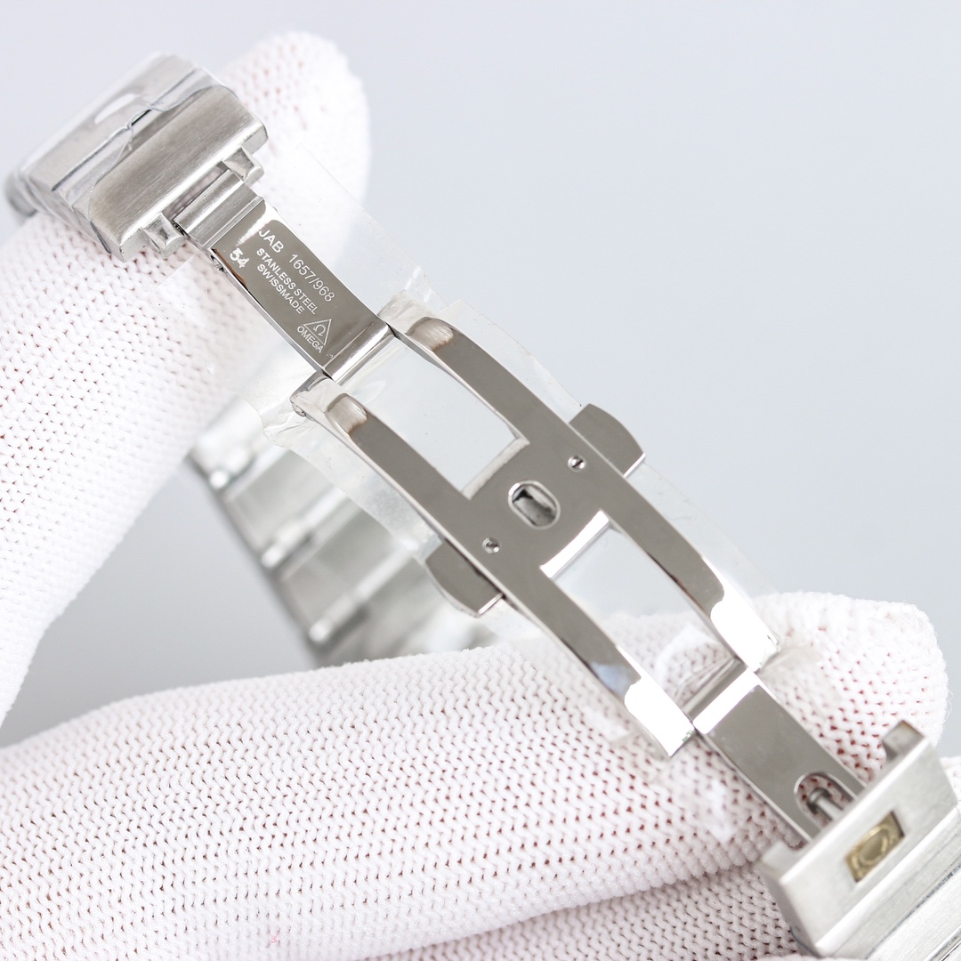 Omega Constellation PLUMA Light Feather Watch