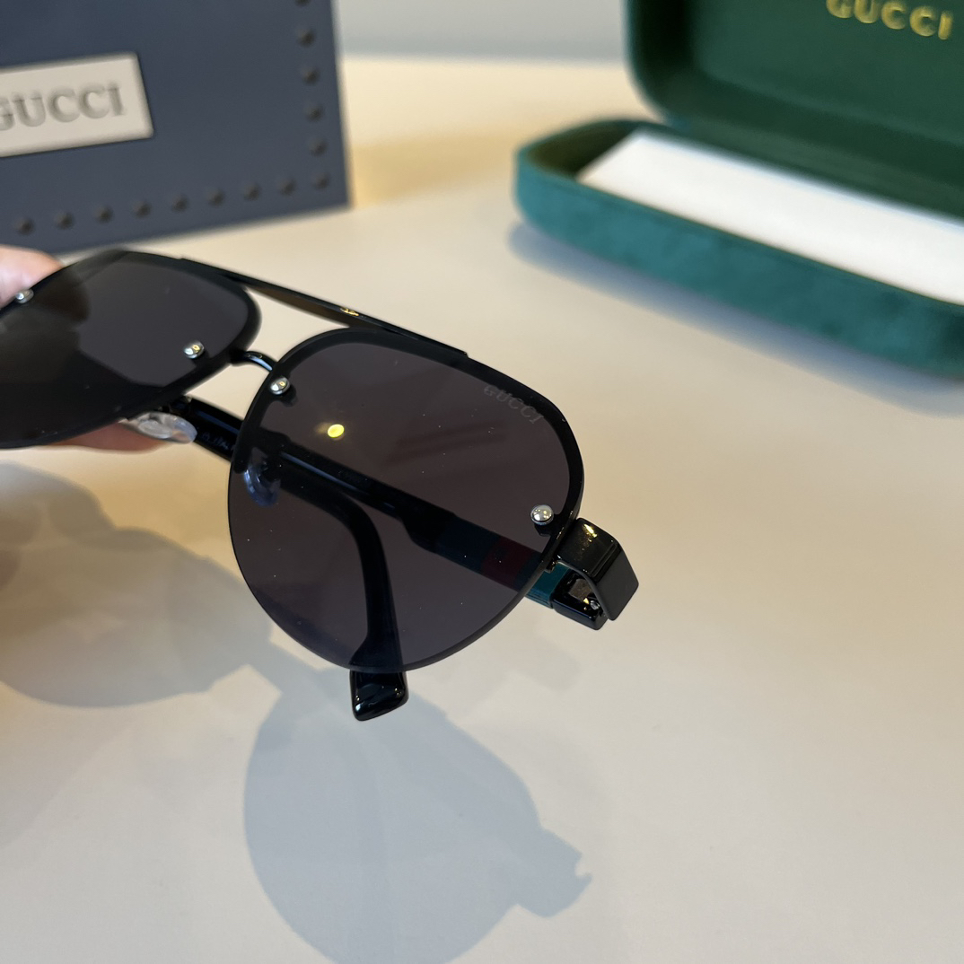 Gucci Round Frame Sunglasses