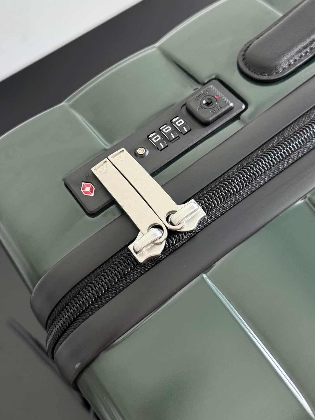 Bottega Veneta 2025 Odyssey Luggage 822479