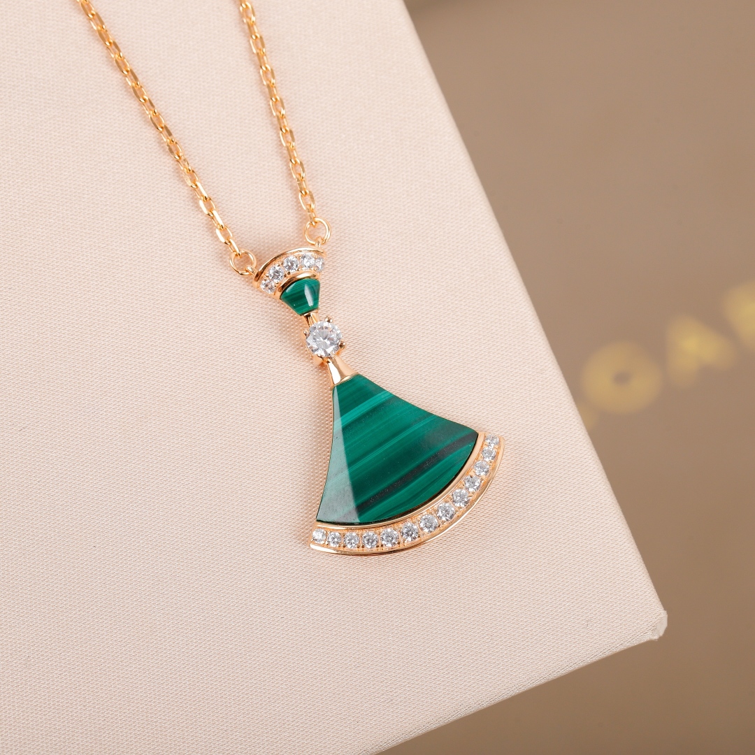Bulgari fan-shaped agate necklace