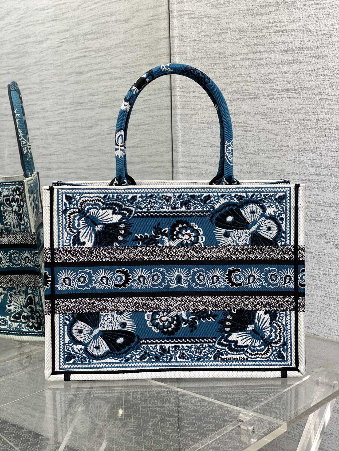 Dior embroidered tote bag medium