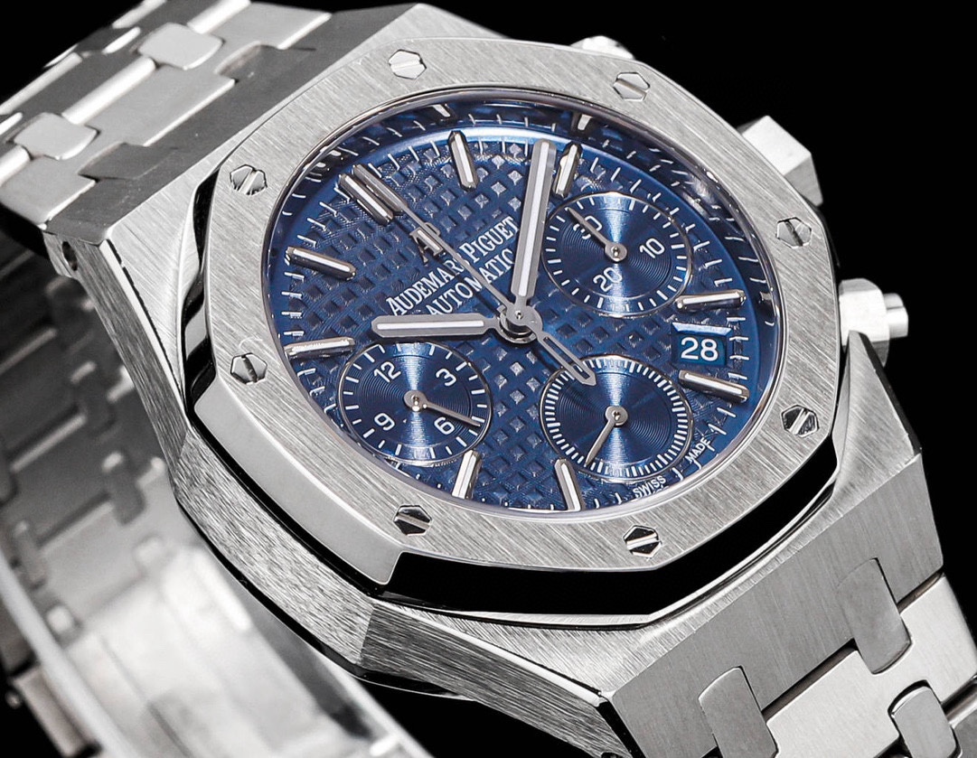 Audemars piguet Royal Oak series 26715BC.ZZ.1356BC.01