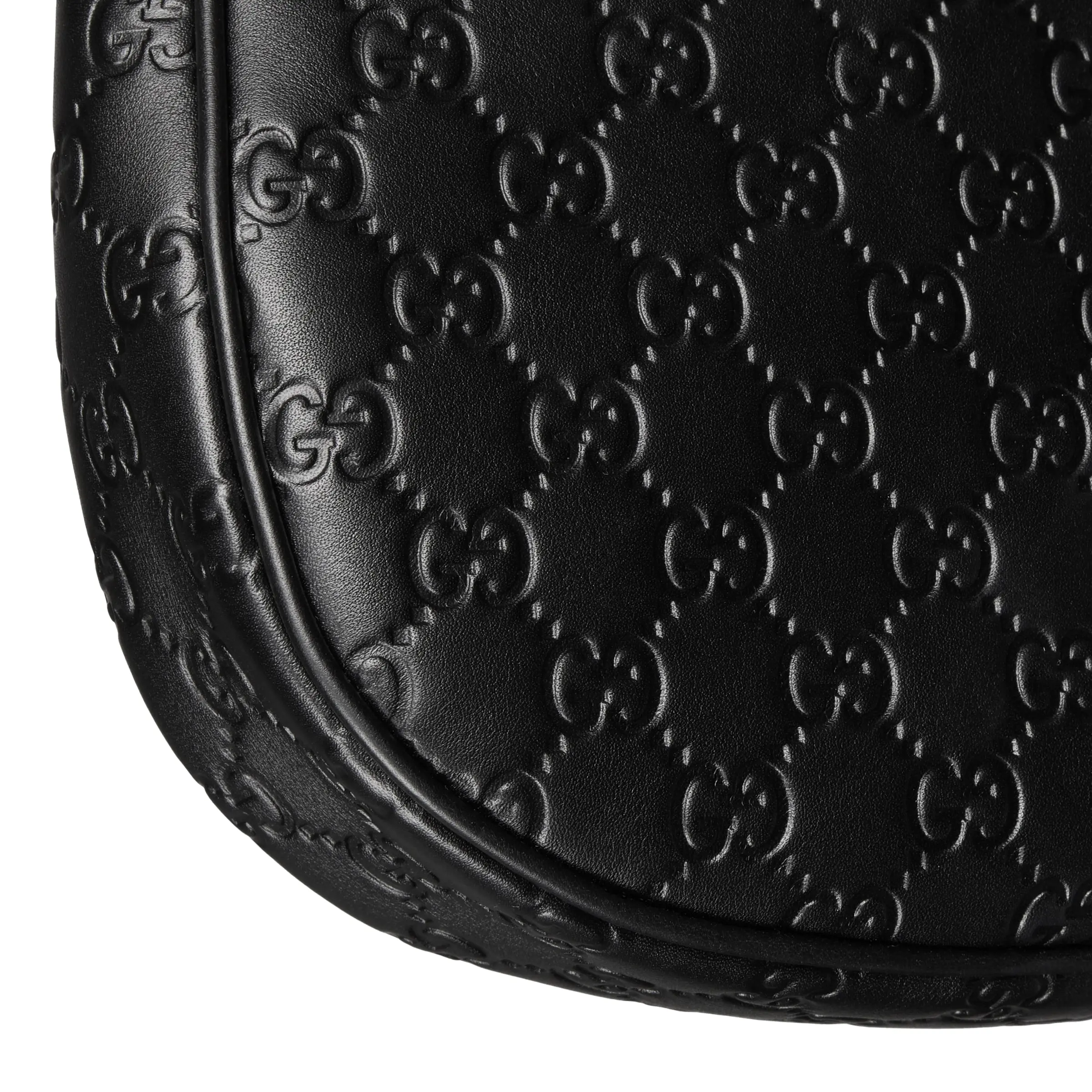 Gucci GG Emblem Medium Shoulder Bag815409 AAEEM 1000