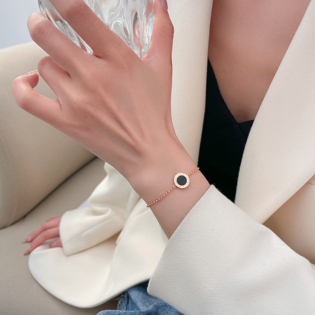 Bulgari black and white double-sided single flower bracelet