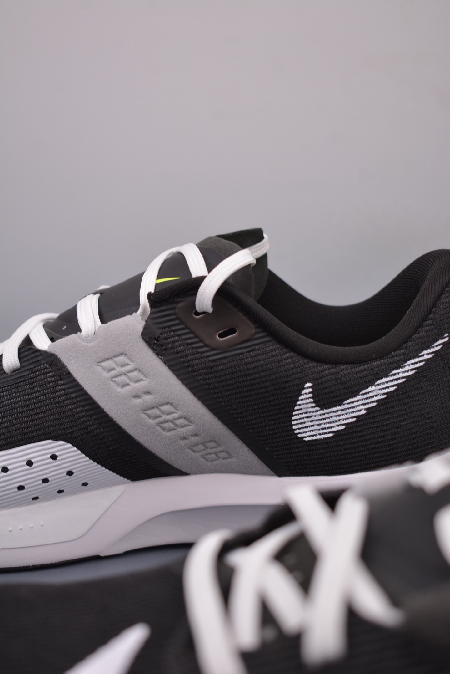Nike Air Zoom Rival Fly 4 Black White Grey FV6040 001