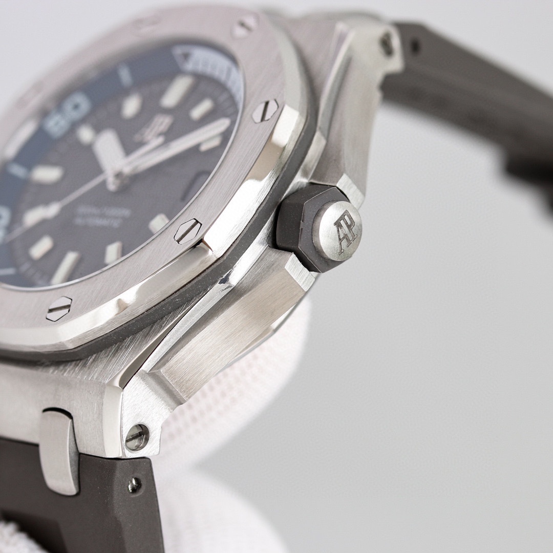 Audemars Piguet Royal Oak Offshore Series 15720ST.OO.A009CA.01