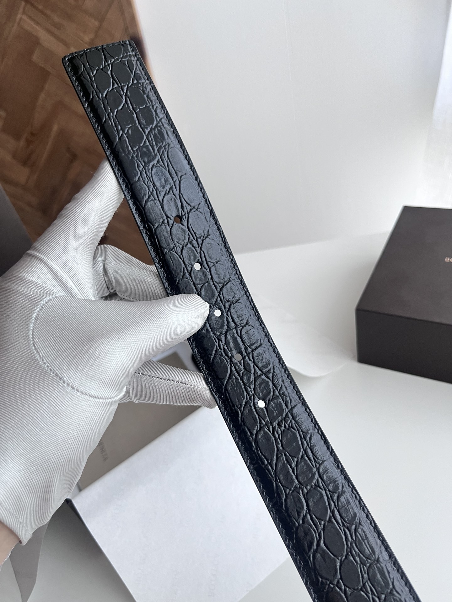 Bottega Veneta crocodile leather double-sided belt width 4.0cm