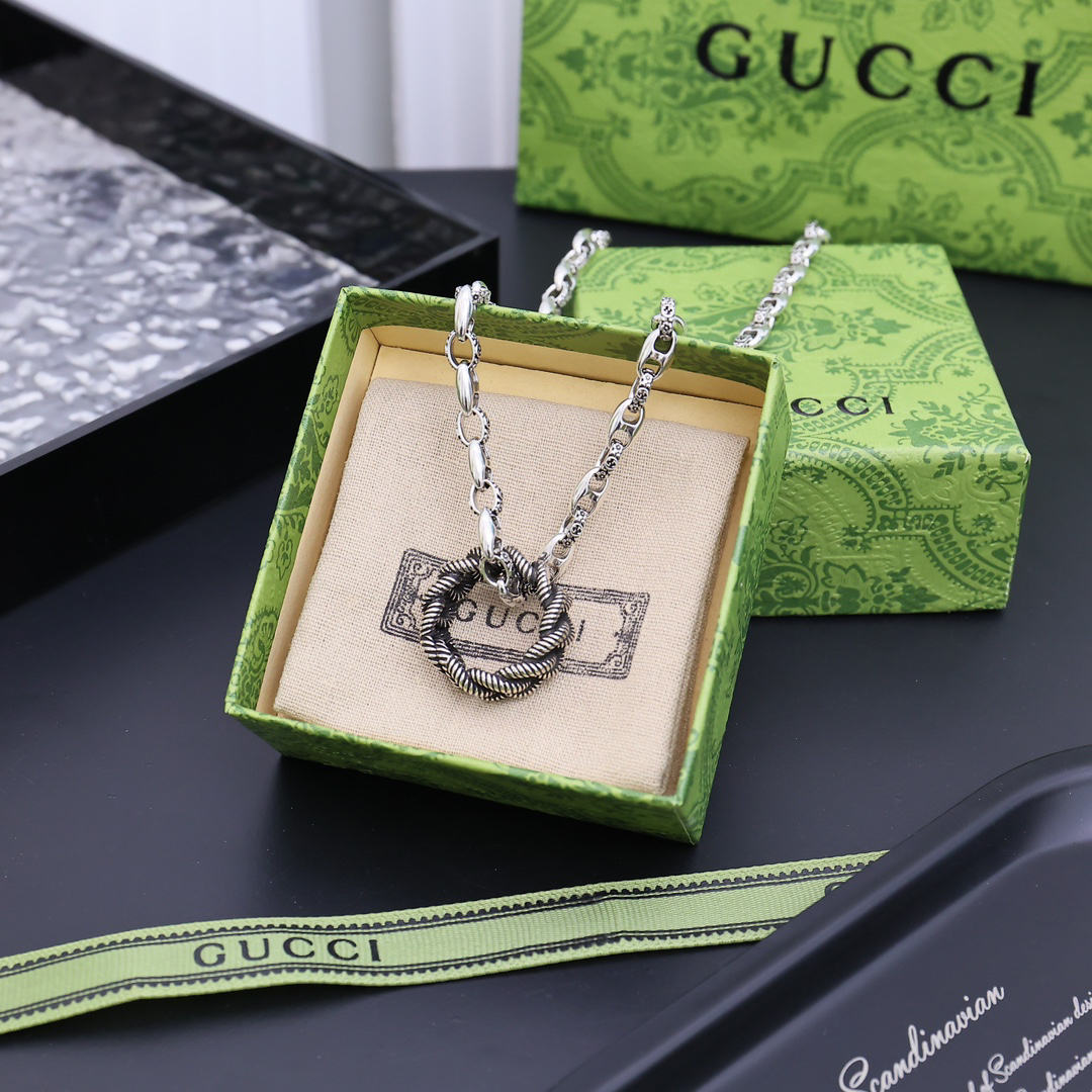 Gucci Braided Ring Vintage Necklace