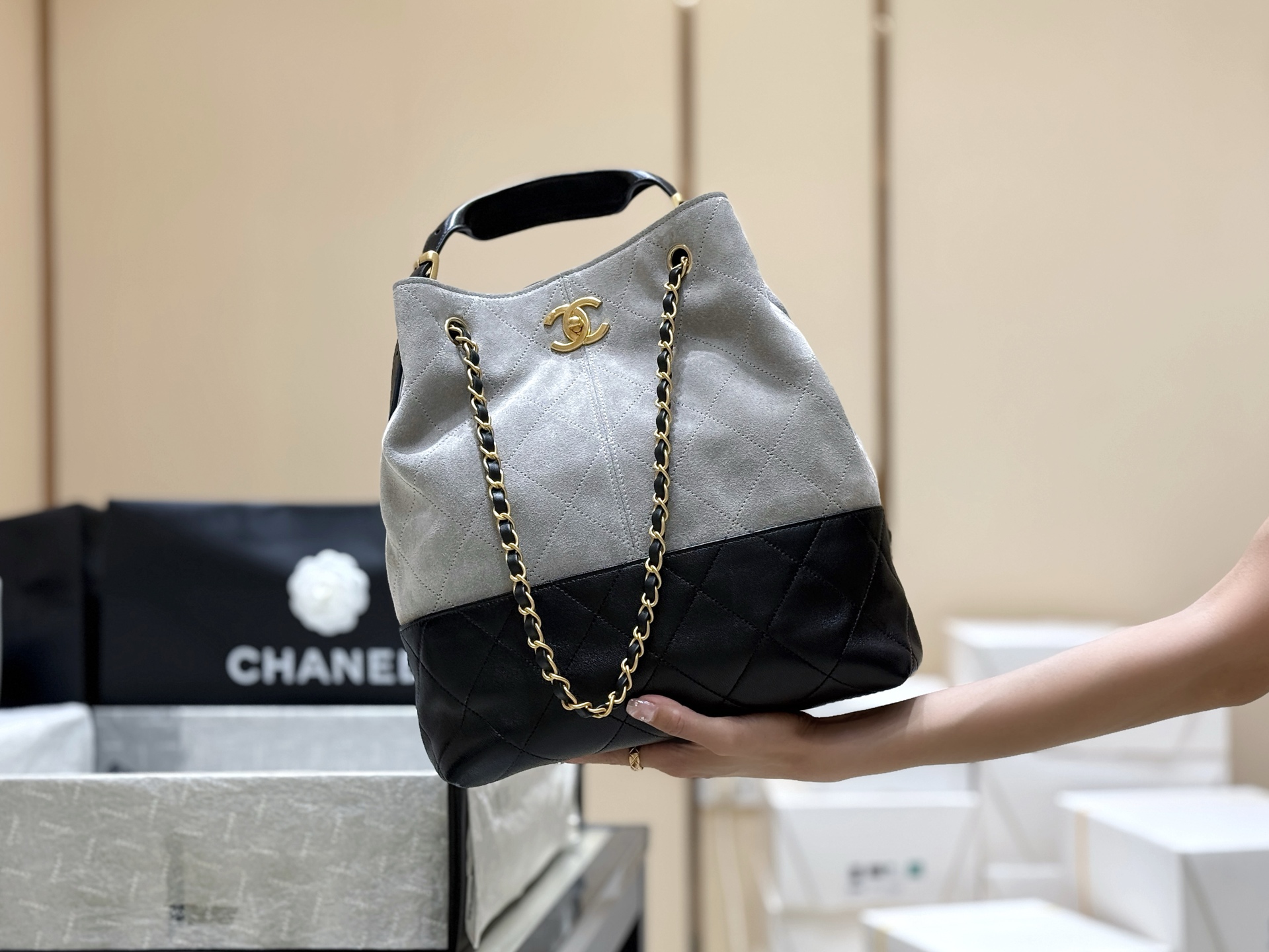 Chanel 25A High-end Handicraft Workshop Suede Colorblock Vertical Hobo AS5636 00158