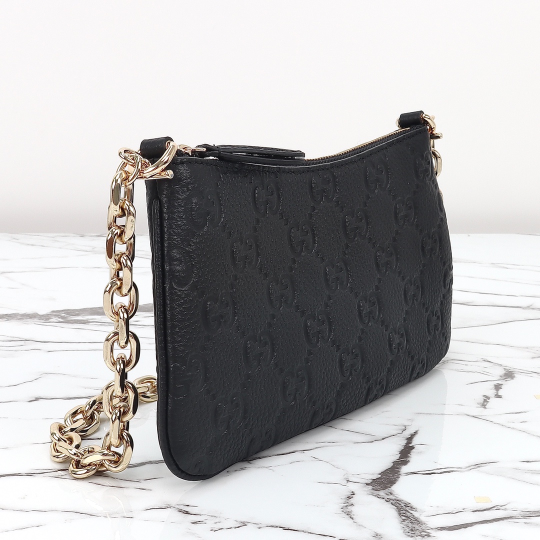 Gucci GG Emblem small shoulder bag ‎815278 AAEEM 1000