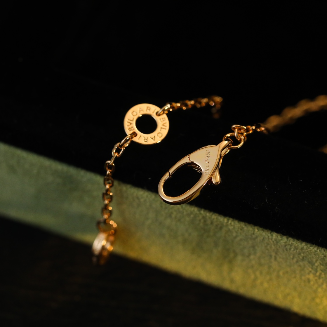 Bulgari pink fan-shaped diamond necklace