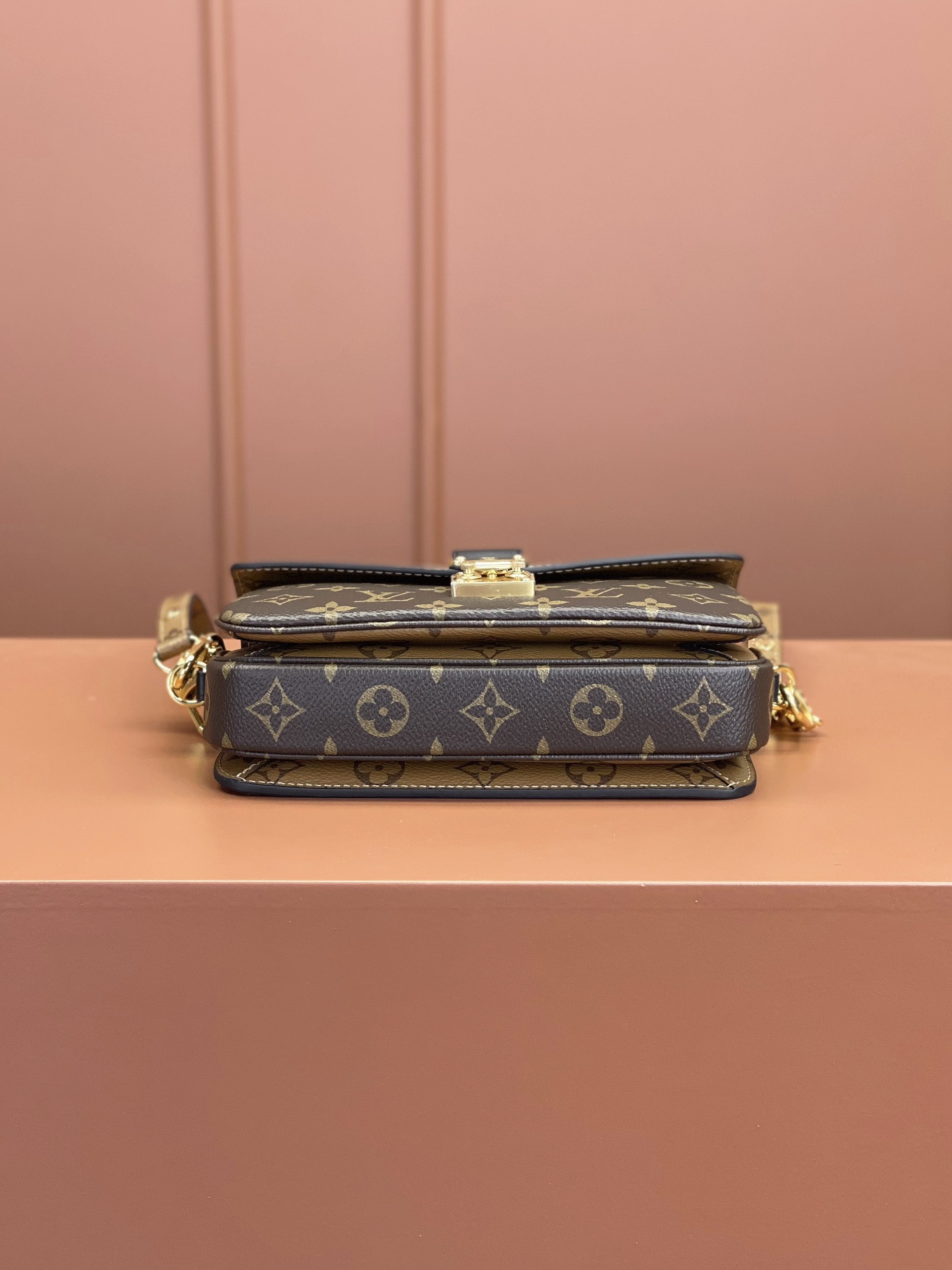 Louis Vuitton POCHETTE MÉTIS EAST WEST Bag M46279