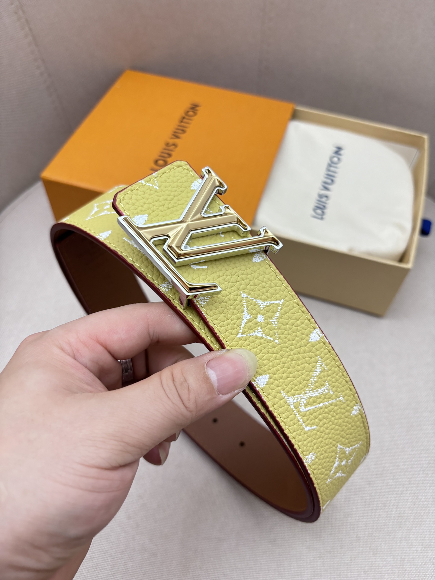 Louis Vuitton Lychee Print Double-Sided Men's Belt, 4CM Width
