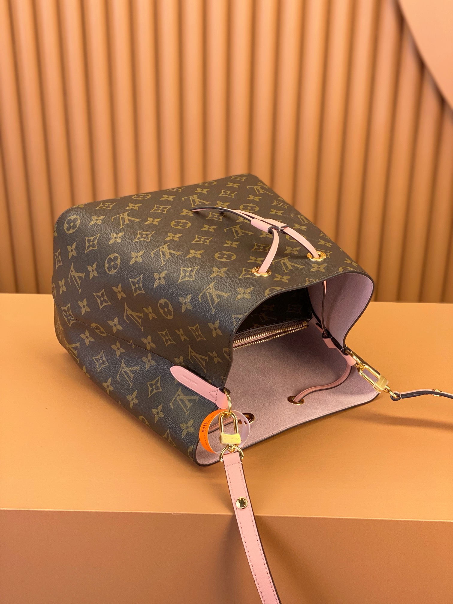 Louis Vuitton NÉONOÉ Medium Handbag M44002