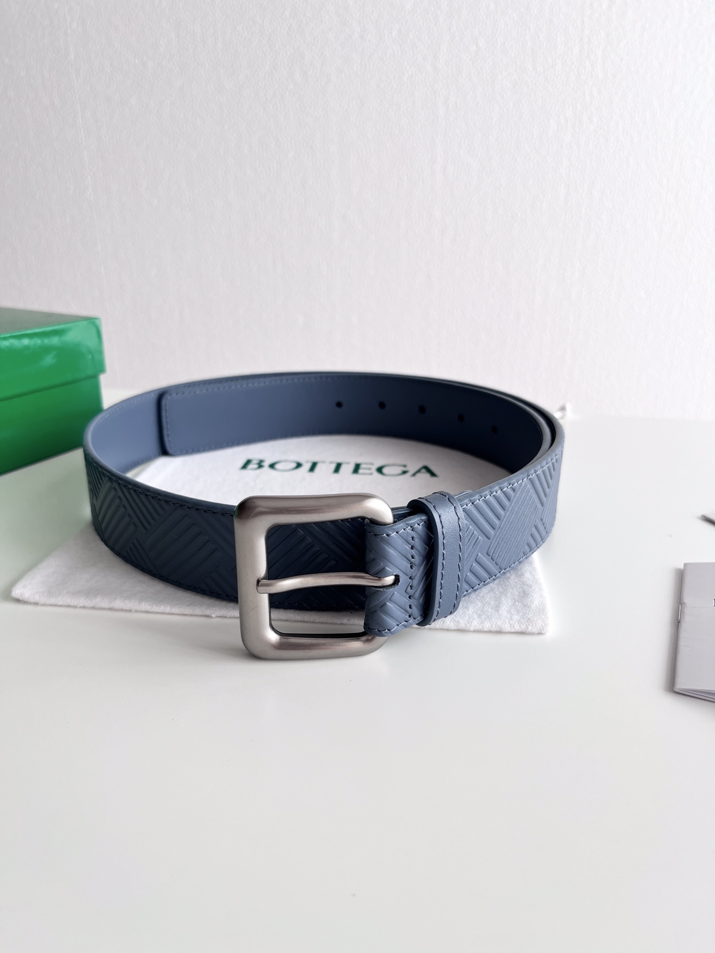 Bottega Veneta embossed cowhide double-sided belt 3.5cm wide