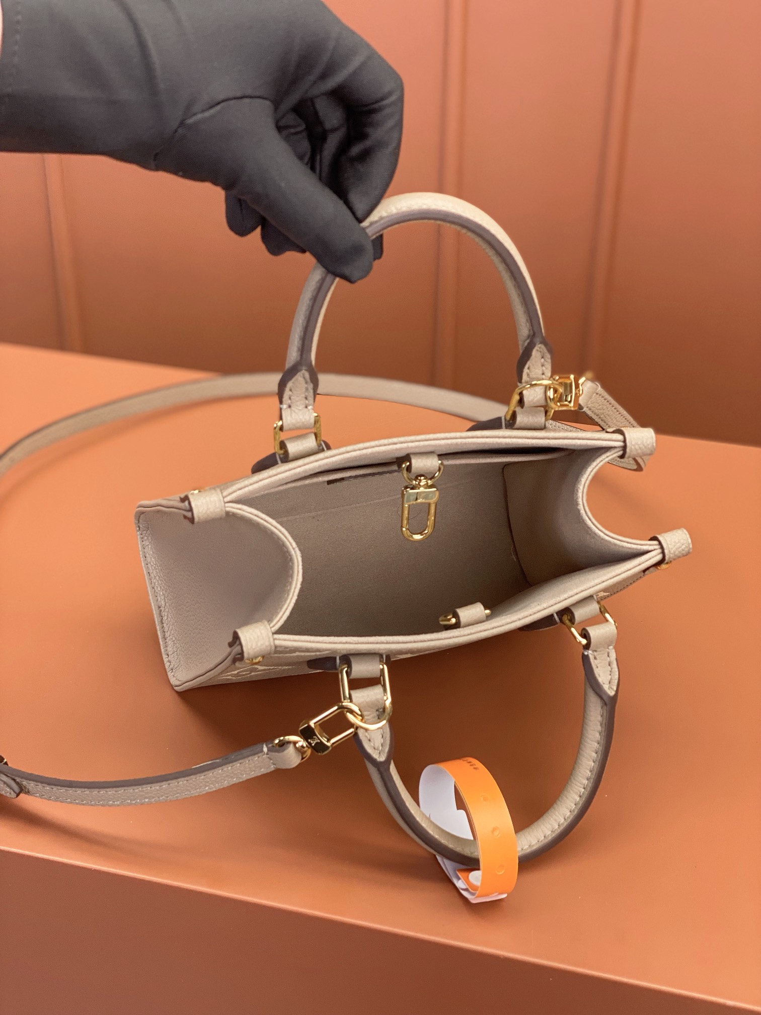 Louis Vuitton ONTHEGO BB Handbag M47054