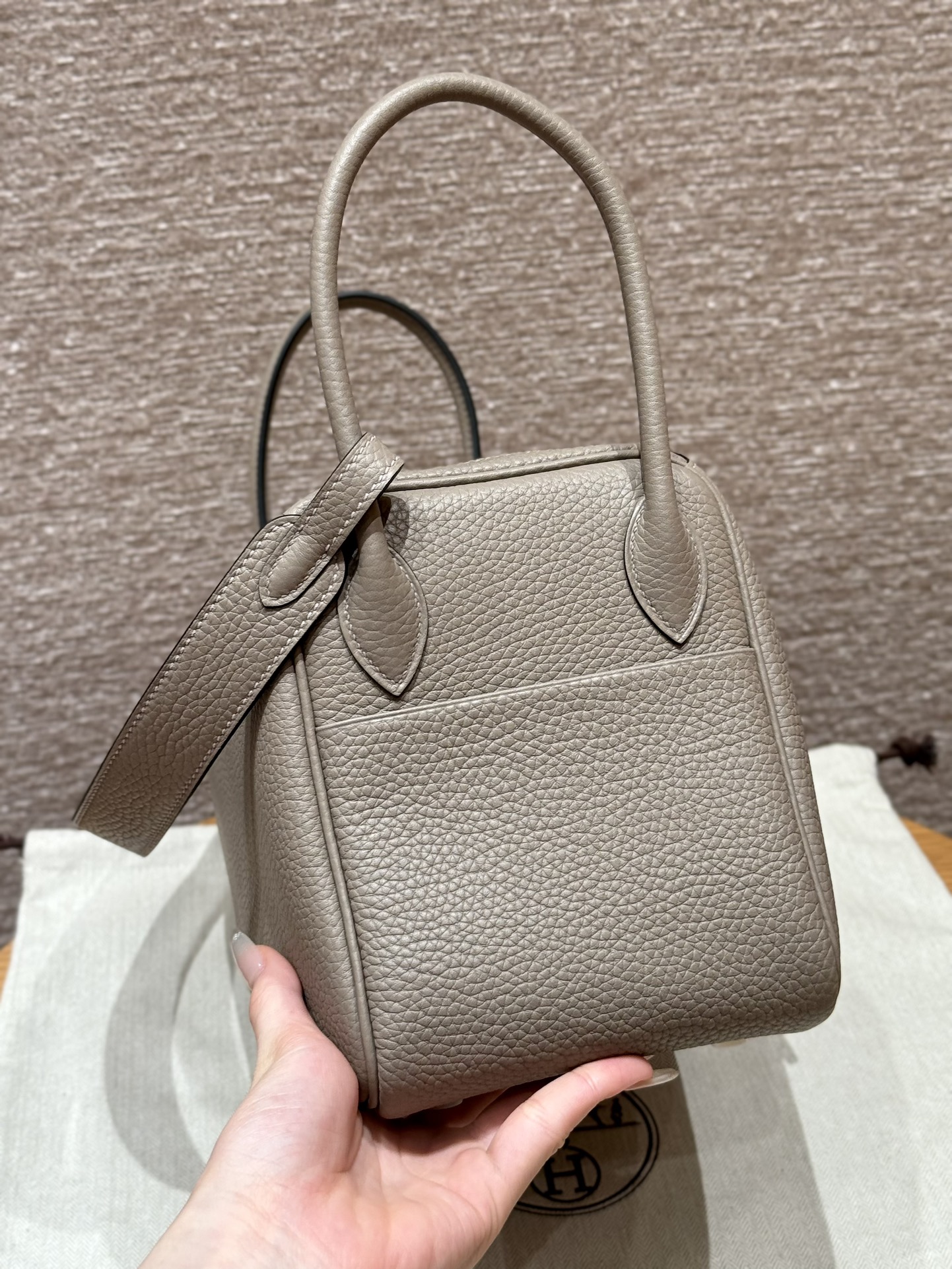 Hermès Lindy M8Gris Asphalte Handbag (Handmade to Order)