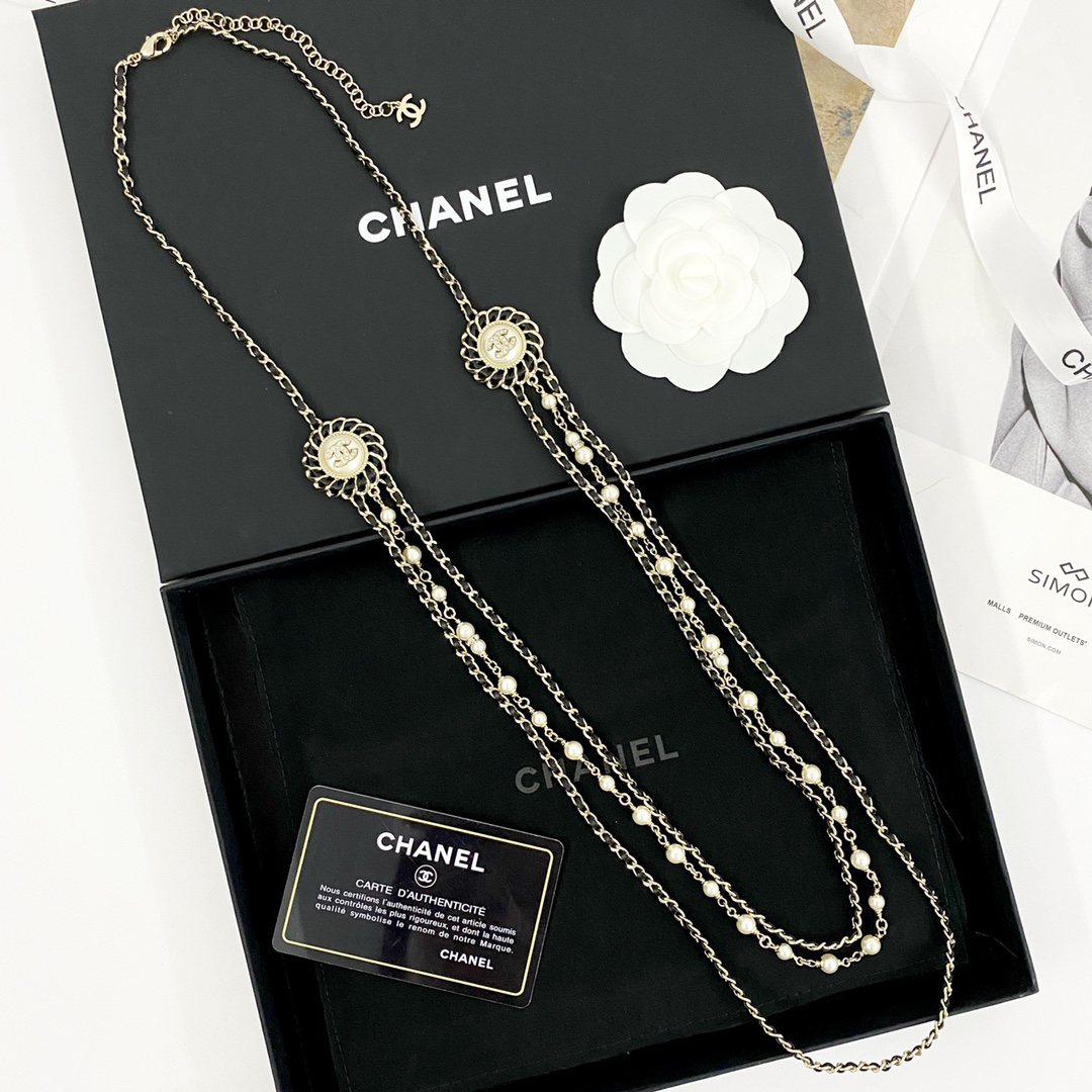 CHAN 24 round pearl black leather triple chain