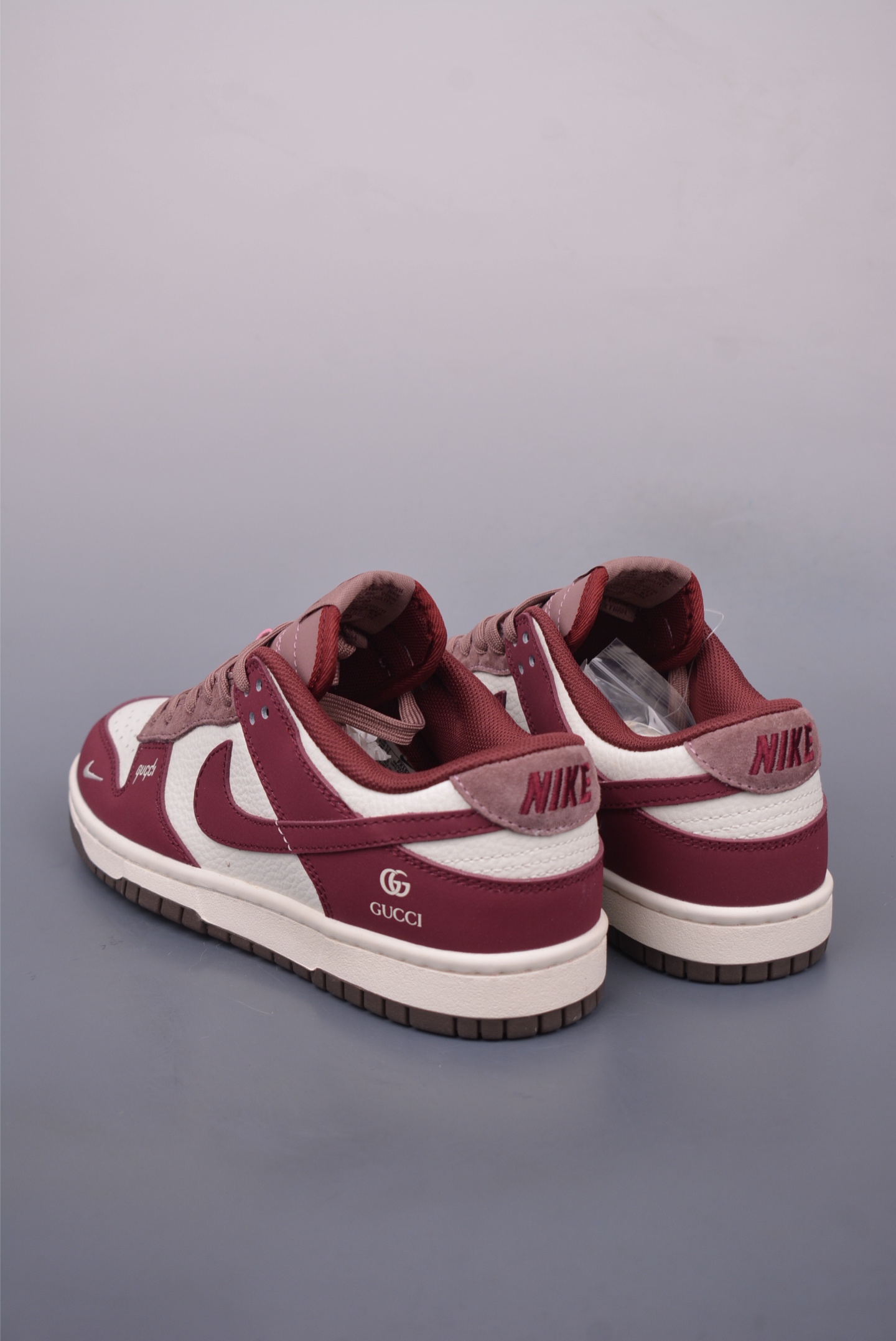 Gucci x Nike SB Dunk Low sneakers Wine Red and White XD1588-208