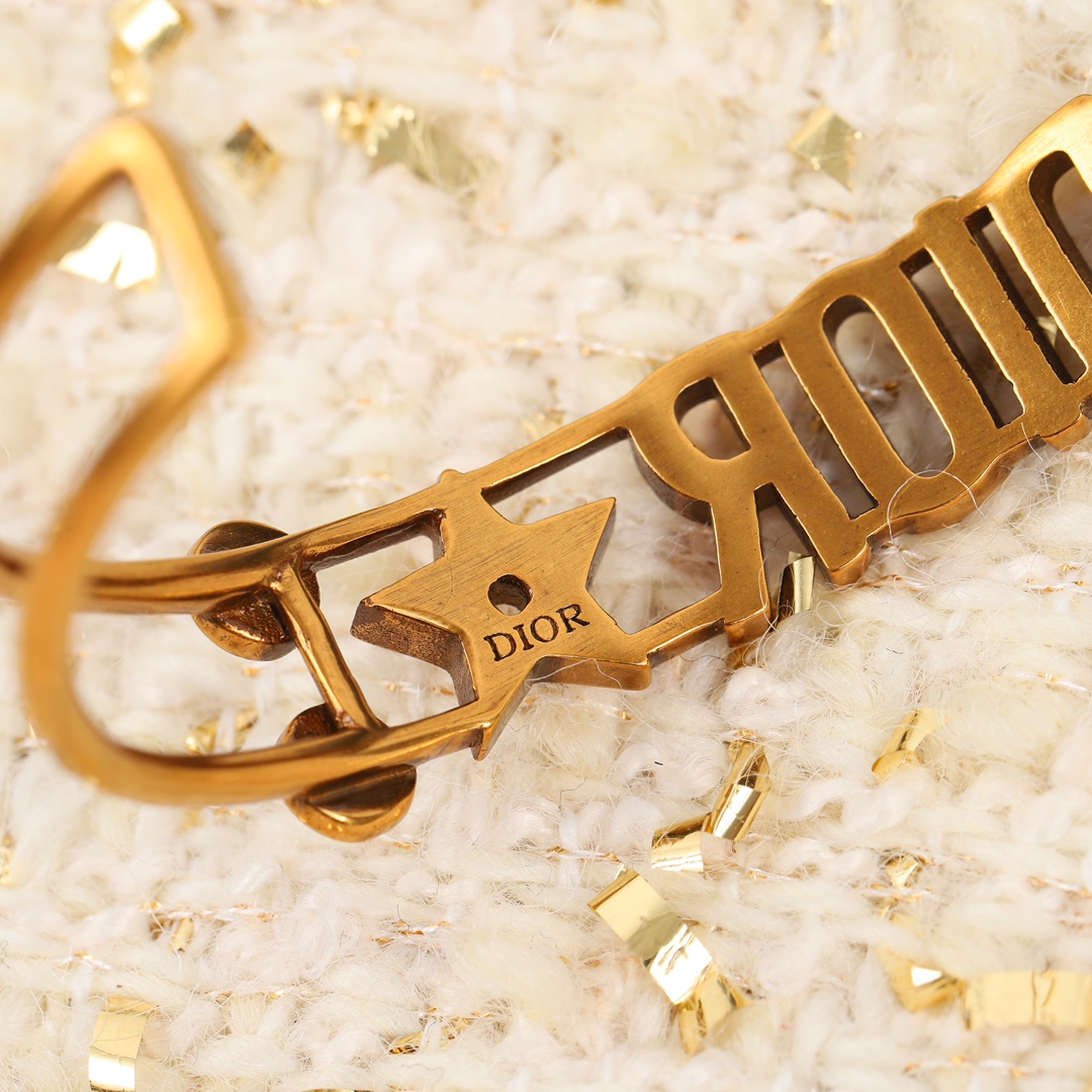 Dior hollow open pearl bracelet
