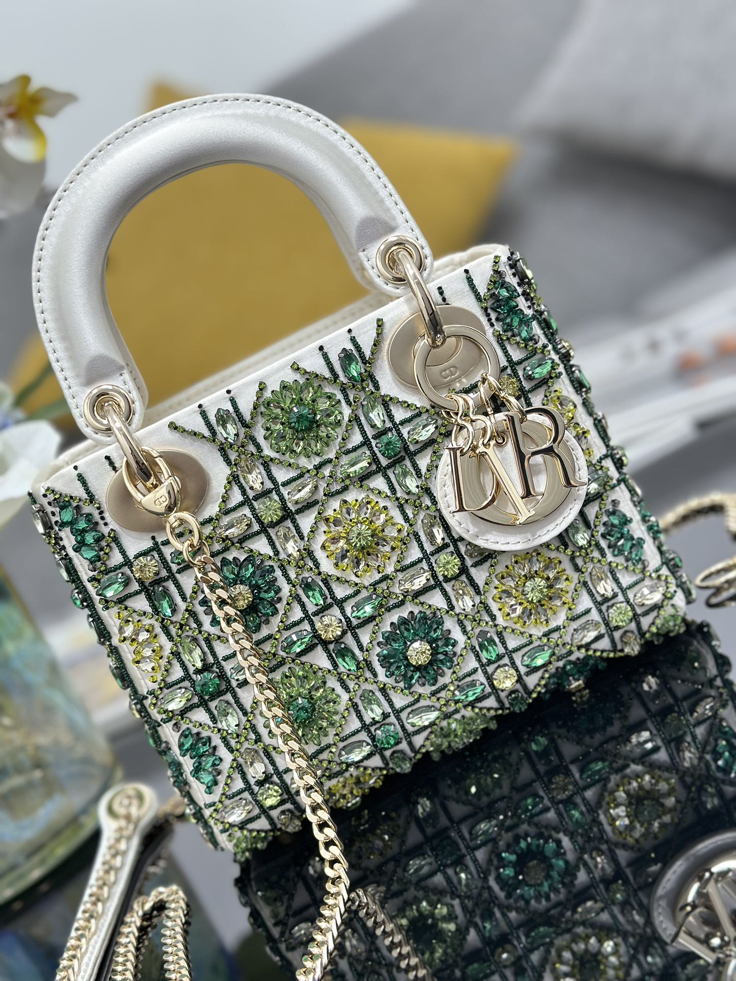 Dior Lady three-grid embroidery white and green diamonds horizontal version Princess Diana bag M0505