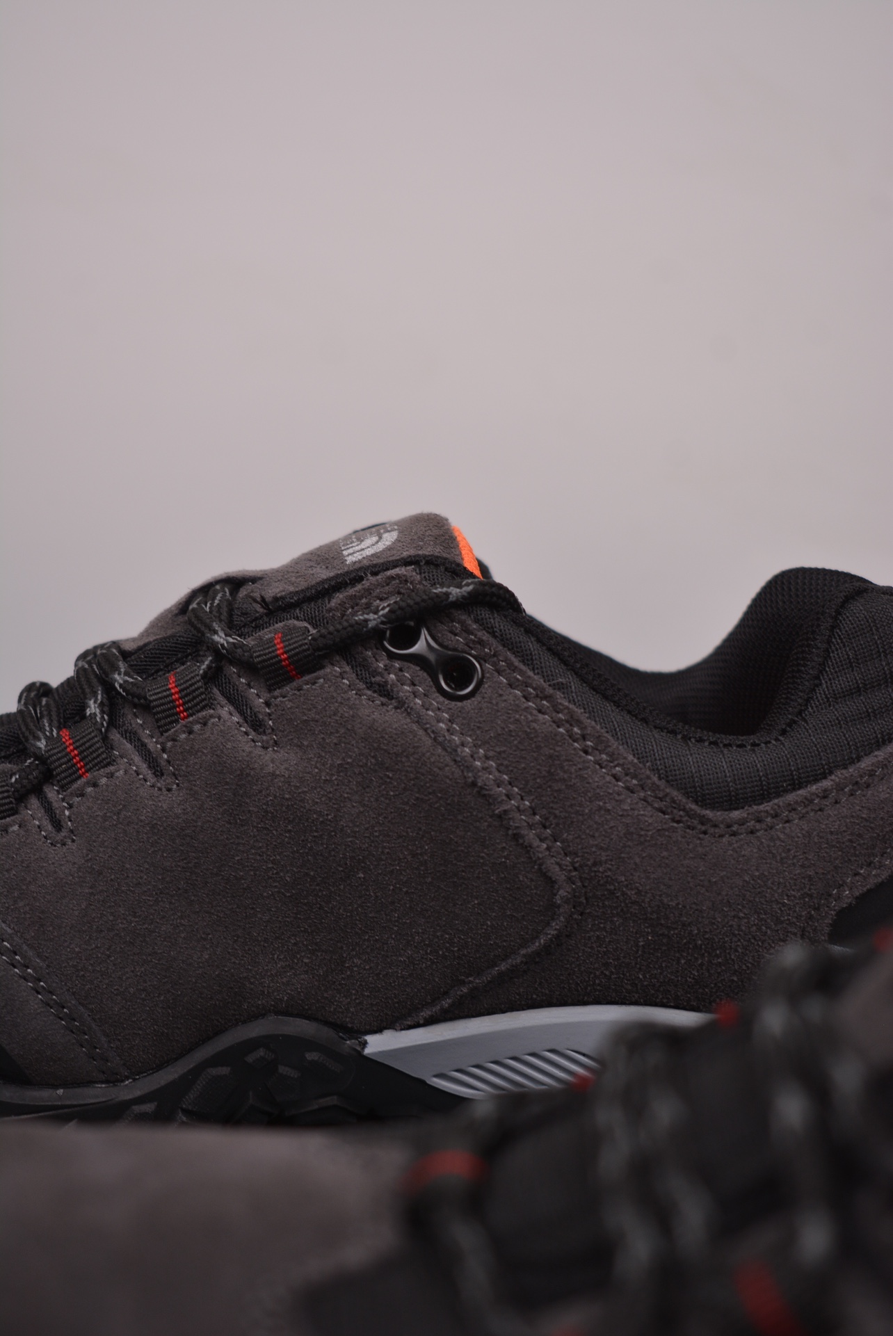 The North Face Cedar Mesa Low Hiking Shoes Dark Grey Black Silver ACNW6T7 869B