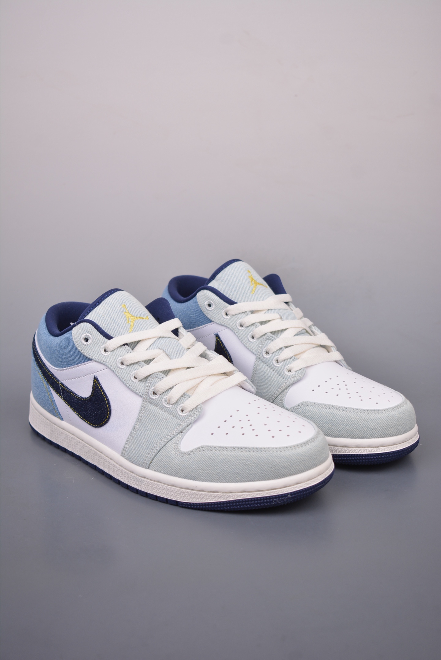 Nike Wmns Air Jordan 1 Low GS White Blue Denim IH0648-141