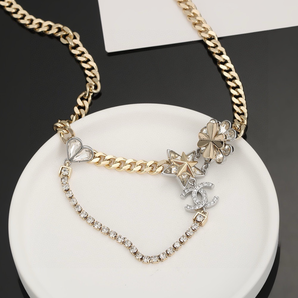 Chanel four-leaf clover star metal chain necklace