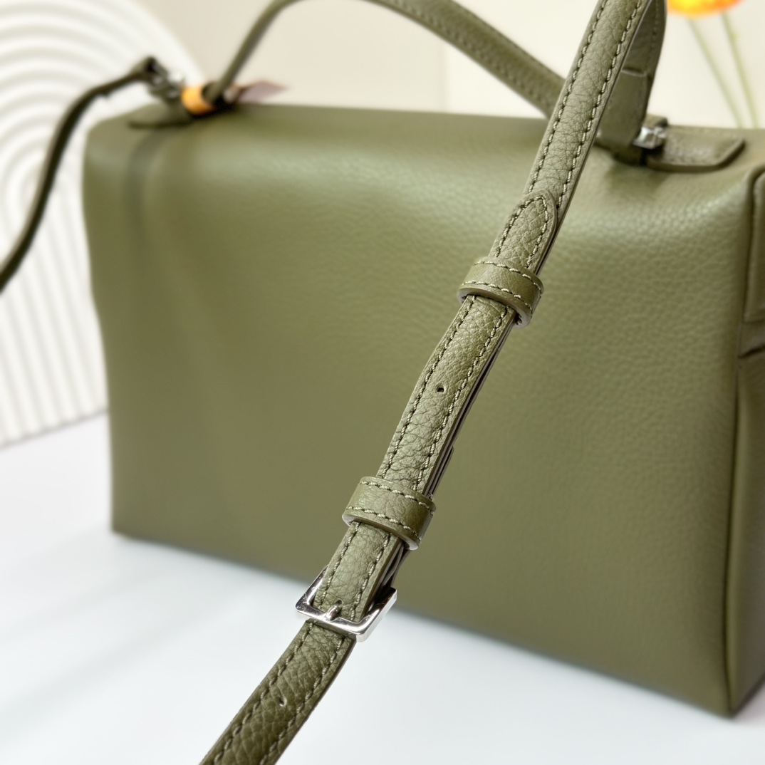 Loro Piana Extra poet L27 Clutch FAI8511