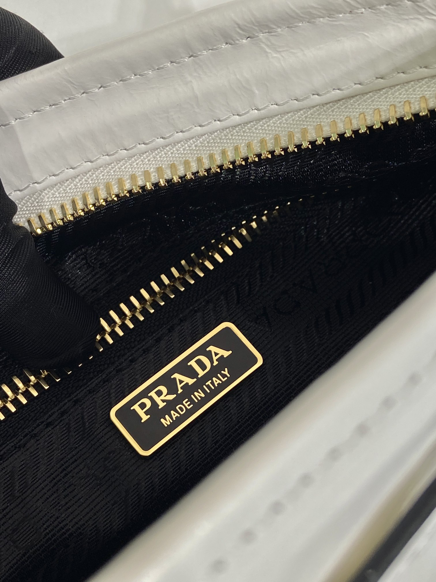 Prada lussolf waxed leather handbag 1BA426