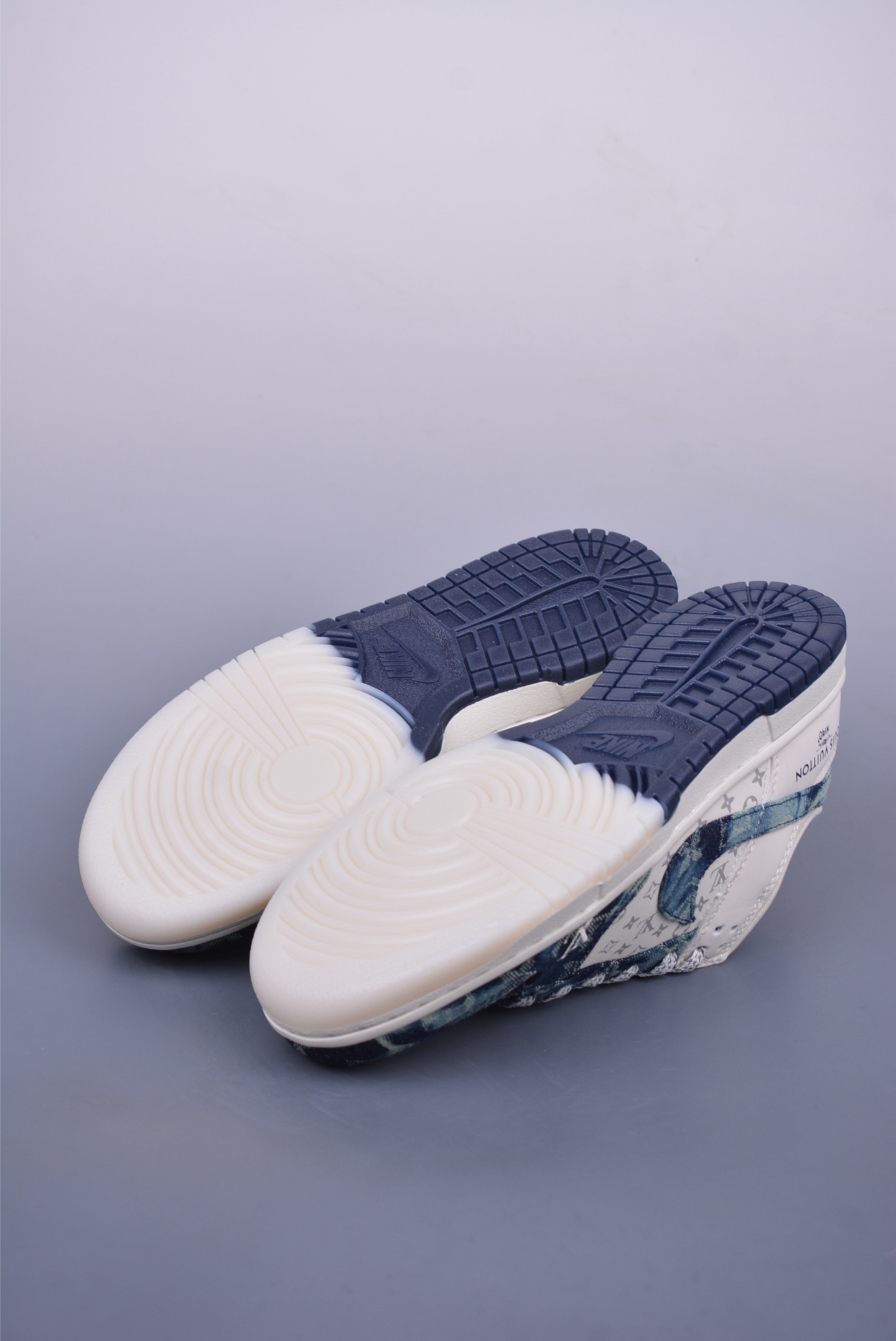 LV x Nike SB Dunk Low sneakers Denim White and Blue CH8311-288