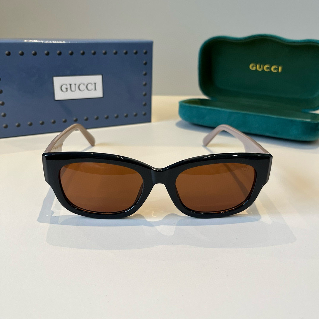 Gucci Round Frame Sunglasses