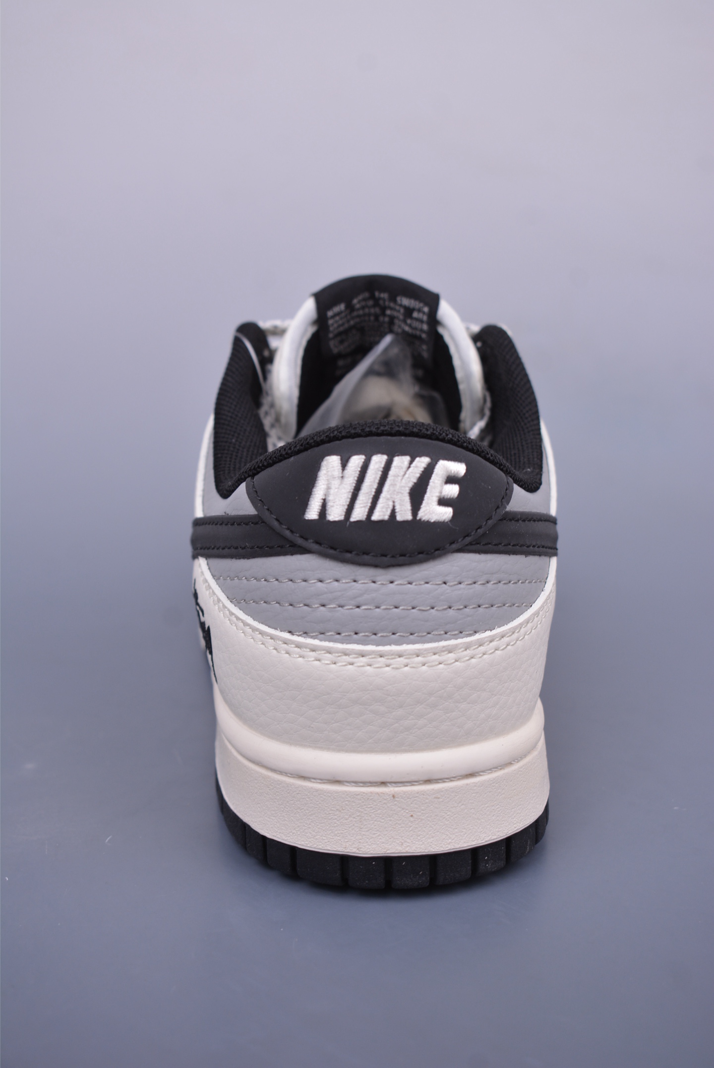 Stussy x Nike SB Dunk Low Sneakers White and Black XS6089-537