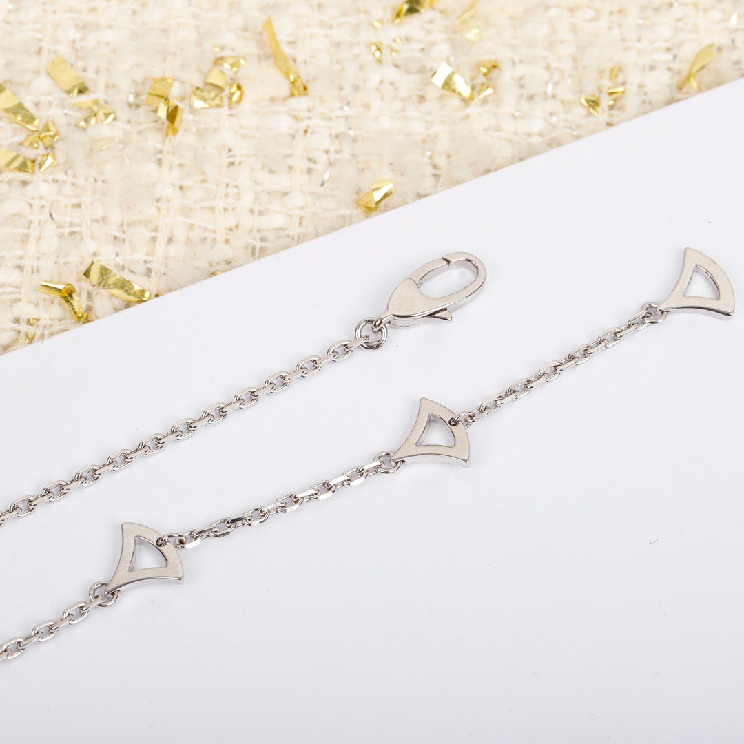 Bulgari DIVASDREAM fan-shaped diamond necklace