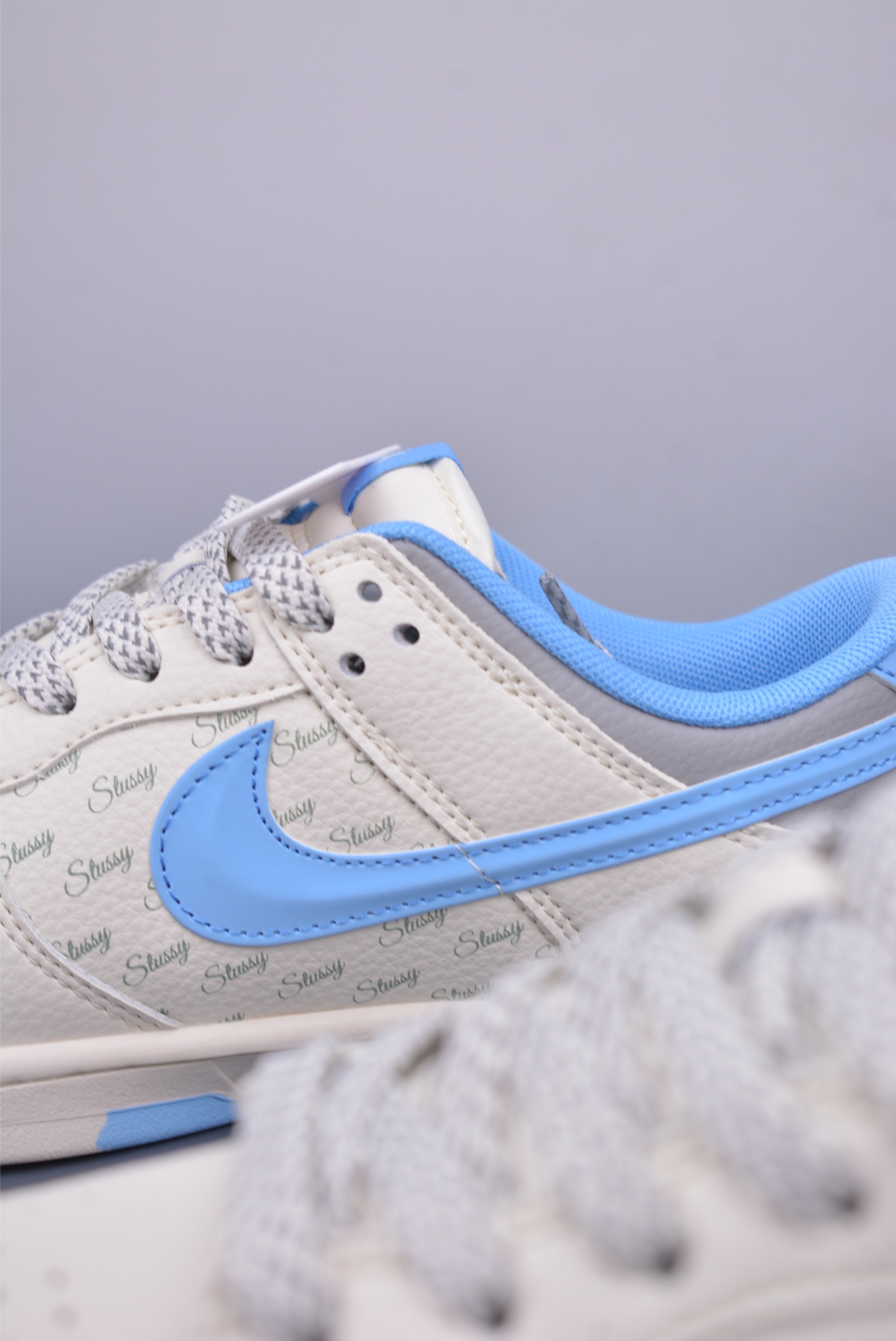 Stussy x Nike SB Dunk Low sneakers Off-white and blue XS6089-539