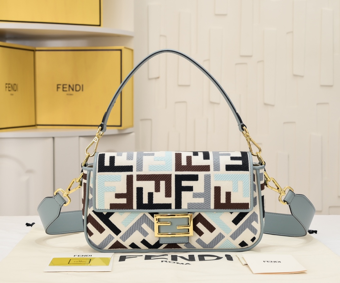 FENDI Baguette Shoulder Bag 1002