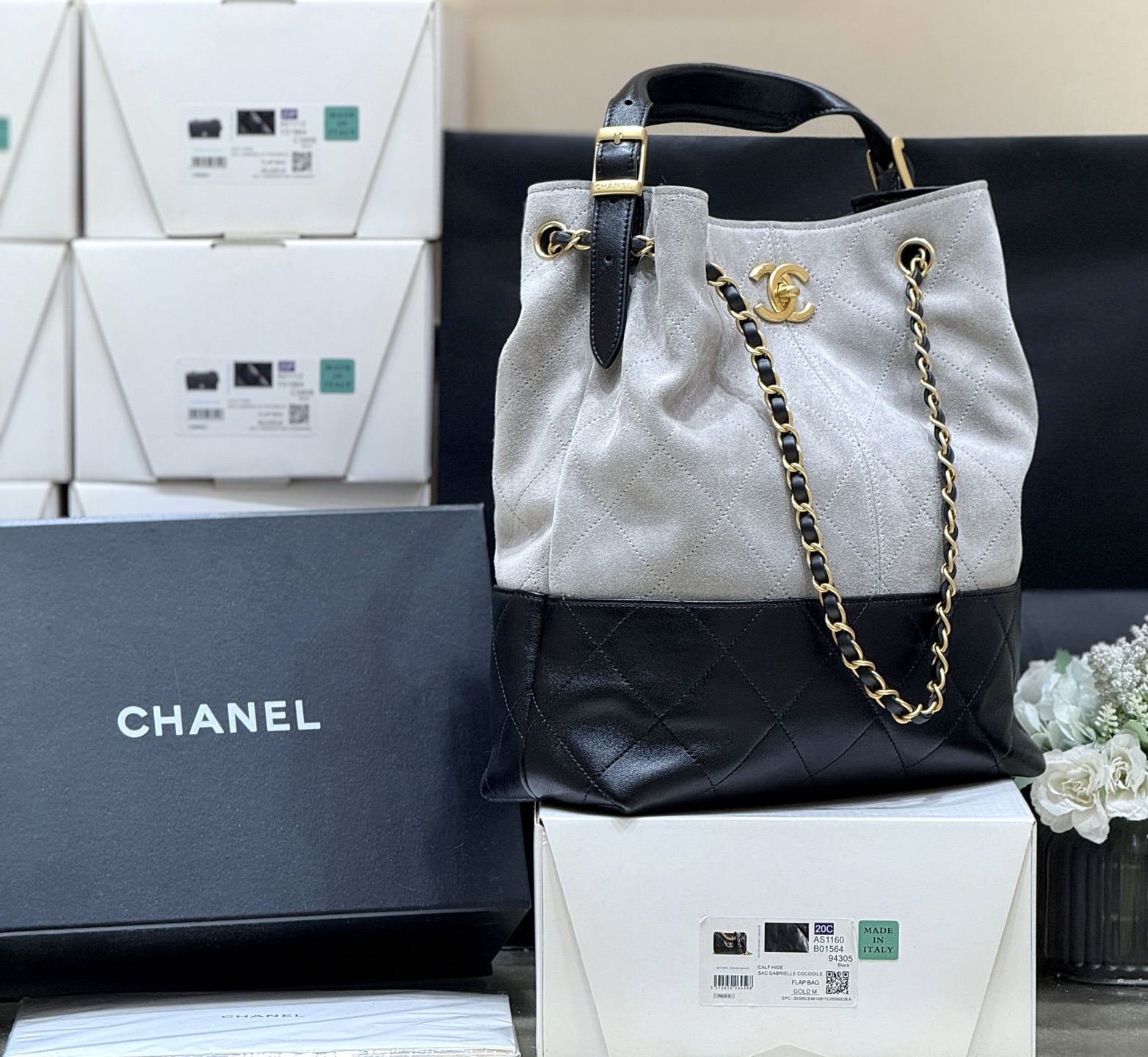 Chanel 25A High-end Handicraft Workshop Suede Colorblock Vertical Hobo AS5636 00158