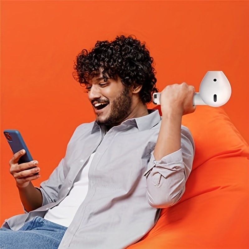 Wireless Speaker In The Shape Of Giant Headphones