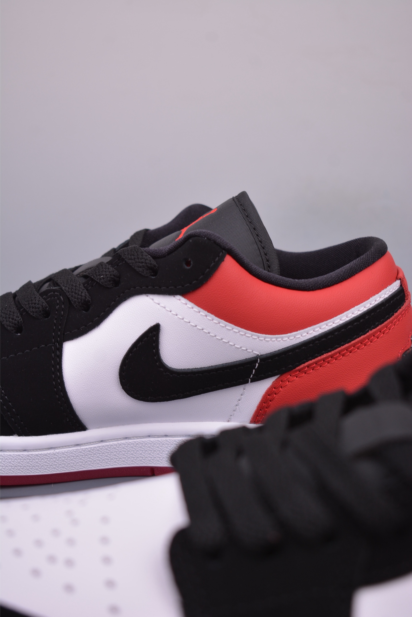 Nike Air Jordan 1 LowAJ1 basketball shoes New Black and White Red Toe IB8971-106