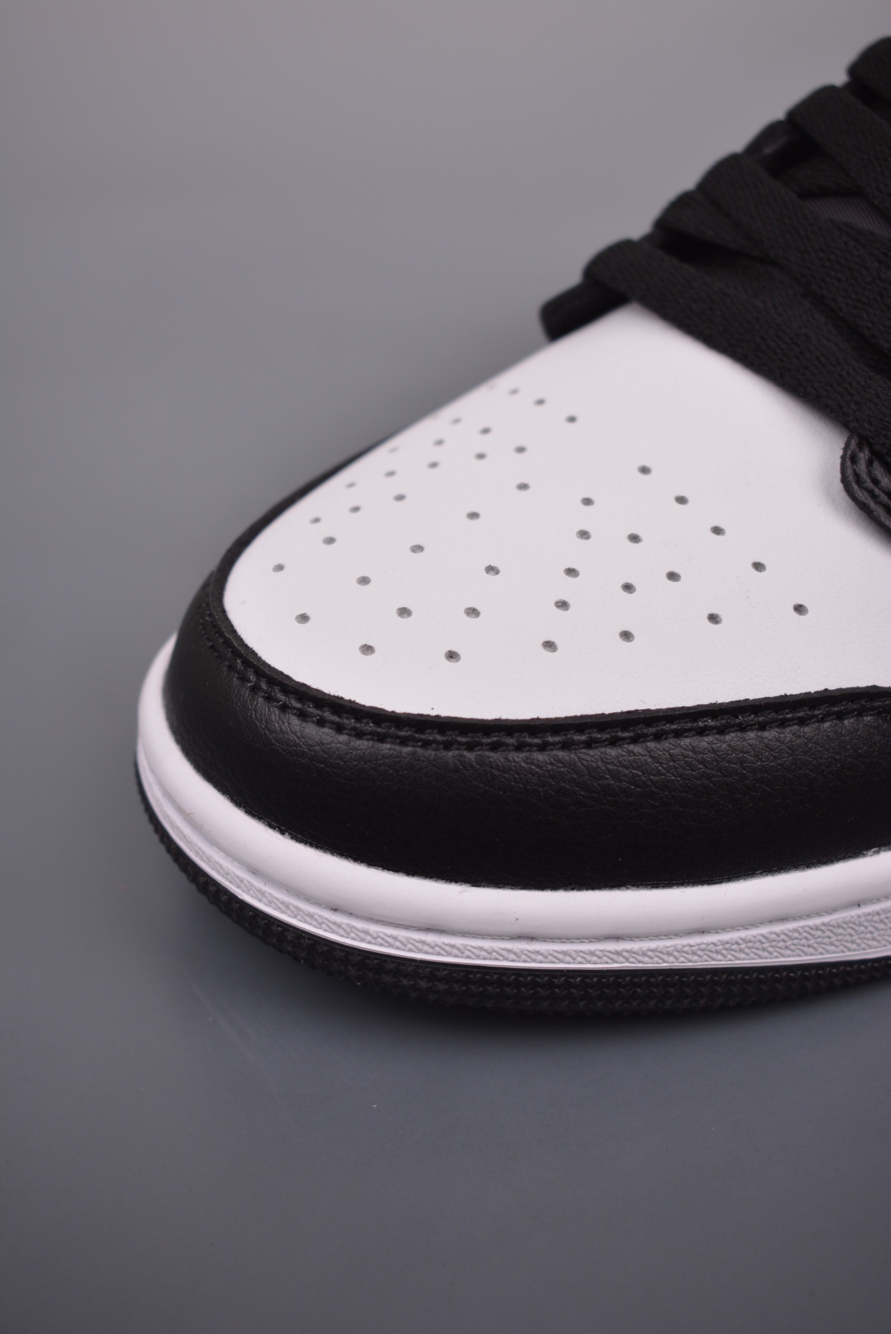 Air Jordan 1 Low Black and White Panda 553558-040