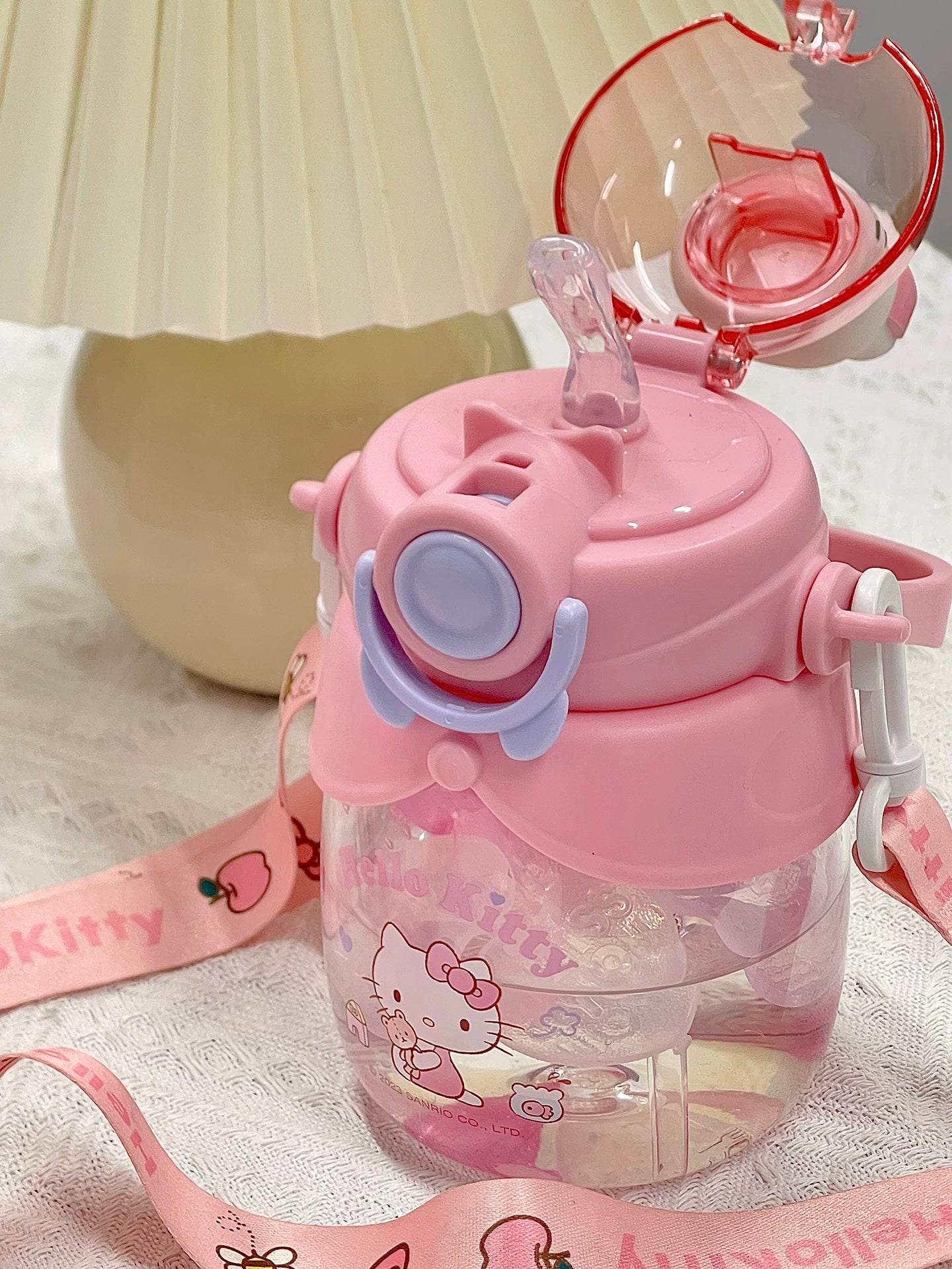 Sanrio Hello Kitty Portable Large-capacity Water Bottle(750ml)