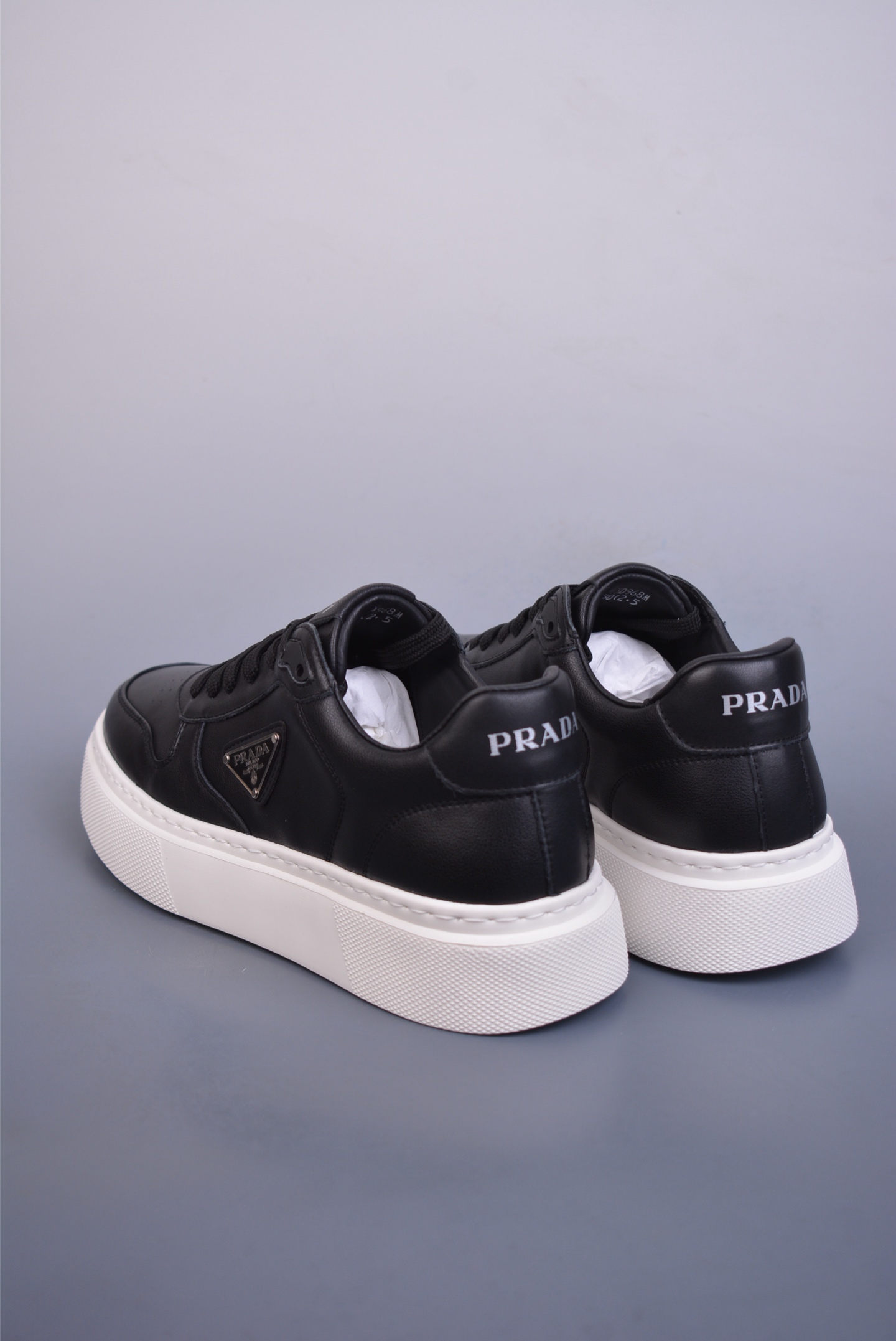 Prada PRAX 01 Triangle Logo Leather Sneakers Triangle Series Sports Shoes Black and White 3D968M