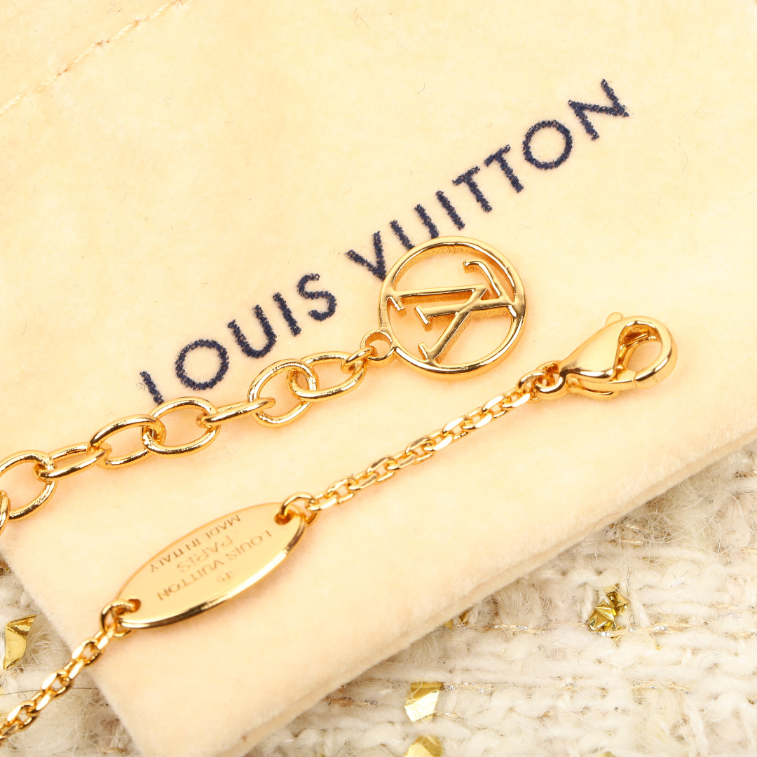 Louis Vuitton trendy logo necklace