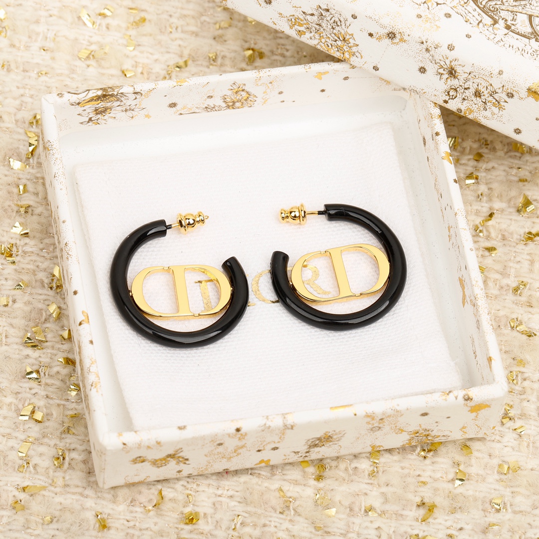 Dior hoop letter earrings