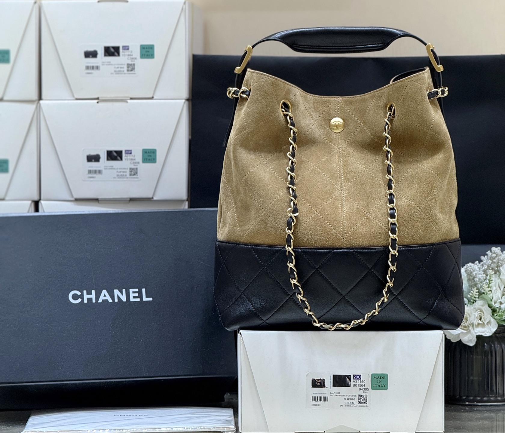 Chanel 25A High-end Handicraft Workshop Suede Colorblock Vertical Hobo AS5636 00158